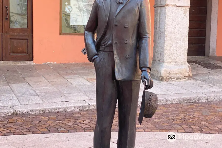Statua di Carlo Michelstaedter