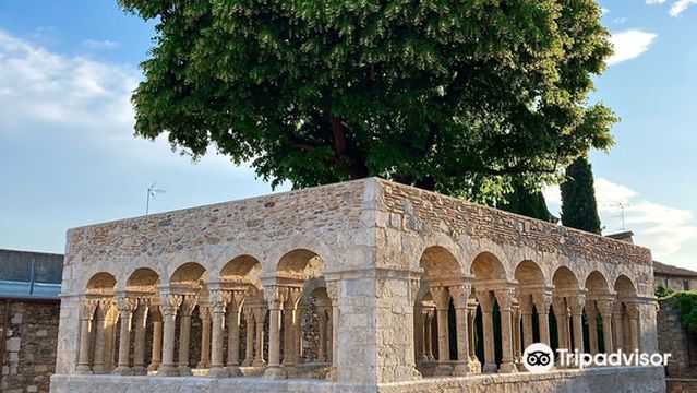 Romanesque cloister of Sant Domenec (Museum of the town)