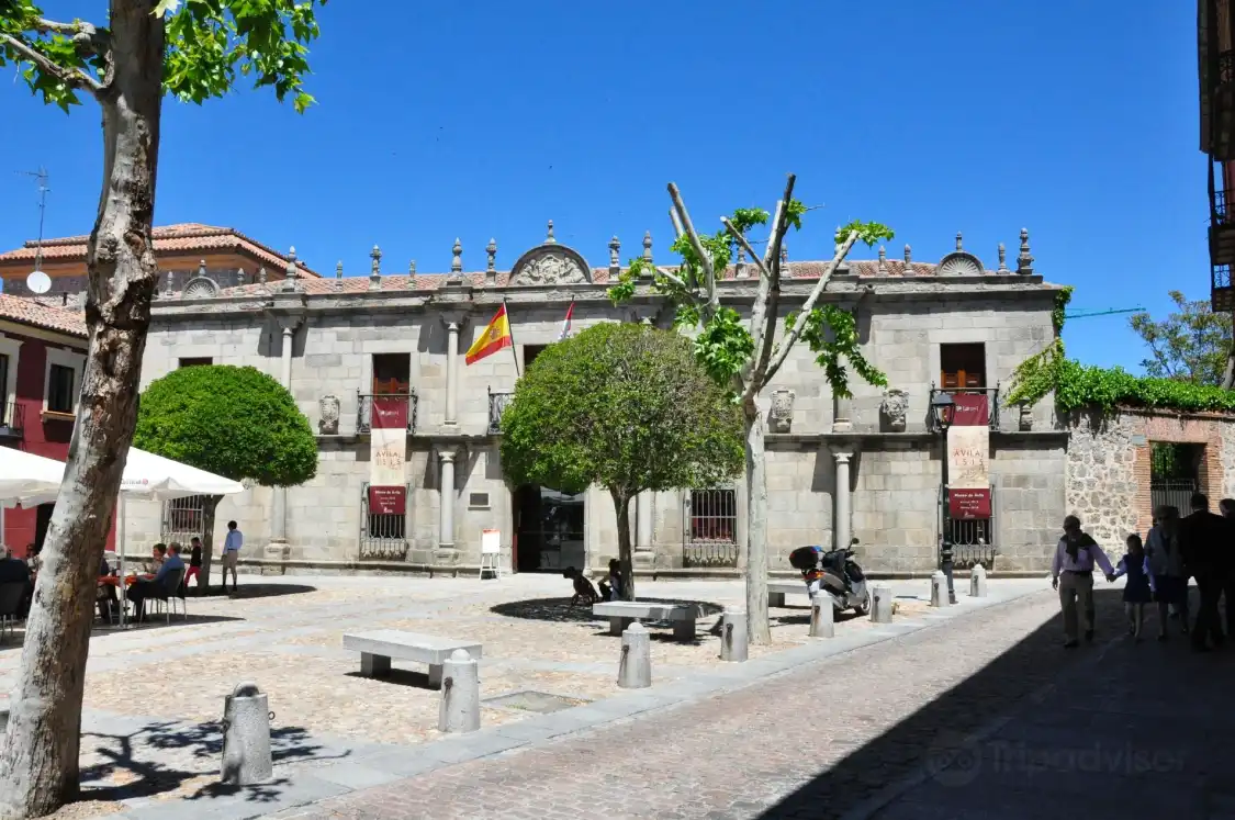 Hotels near Museo de Avila