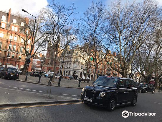 Sloane Square in London City Centre - Tours and Activities