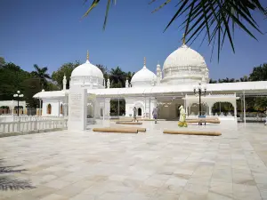 Dargah-E-Hakimi