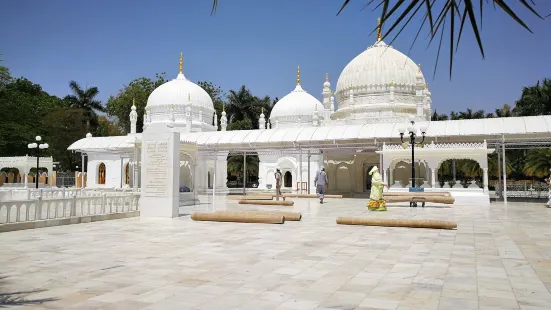 Dargah-E-Hakimi