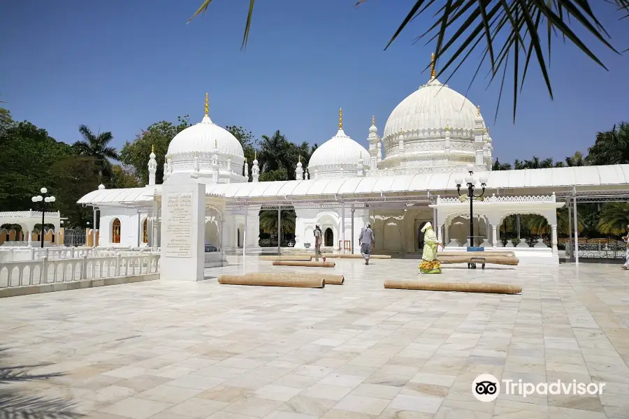 Dargah-E-Hakimi