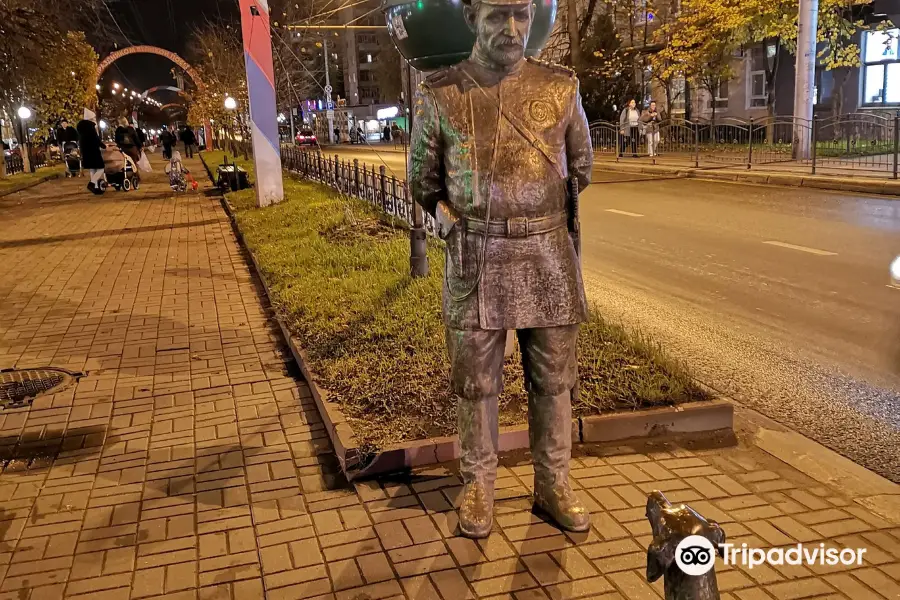 Sculpture of the Policeman