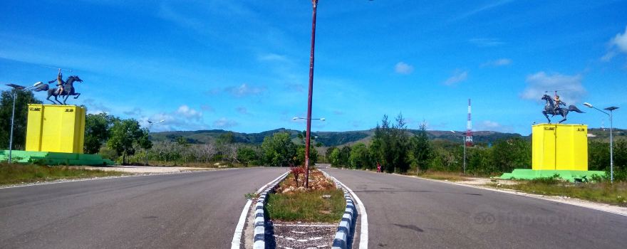 Km 8 Horse Statue