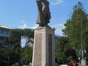 Kirov Statue