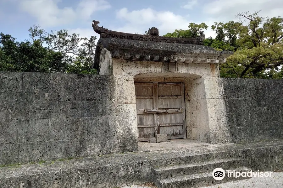 Sonohyan-utaki Ishimon (Stone gate of the Sonohyan Shrine)