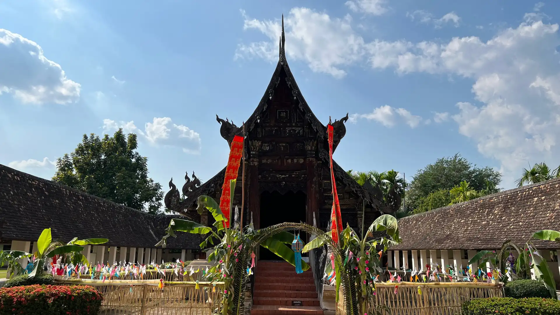 Hotels near Wat Ton Kwen (Wat Intharawat)