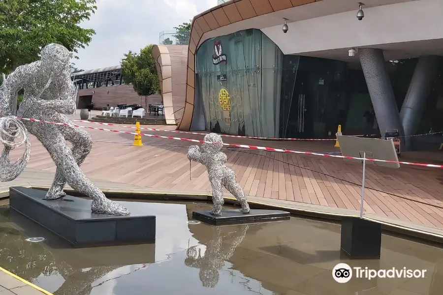 Victor Tan Wire Sculpture