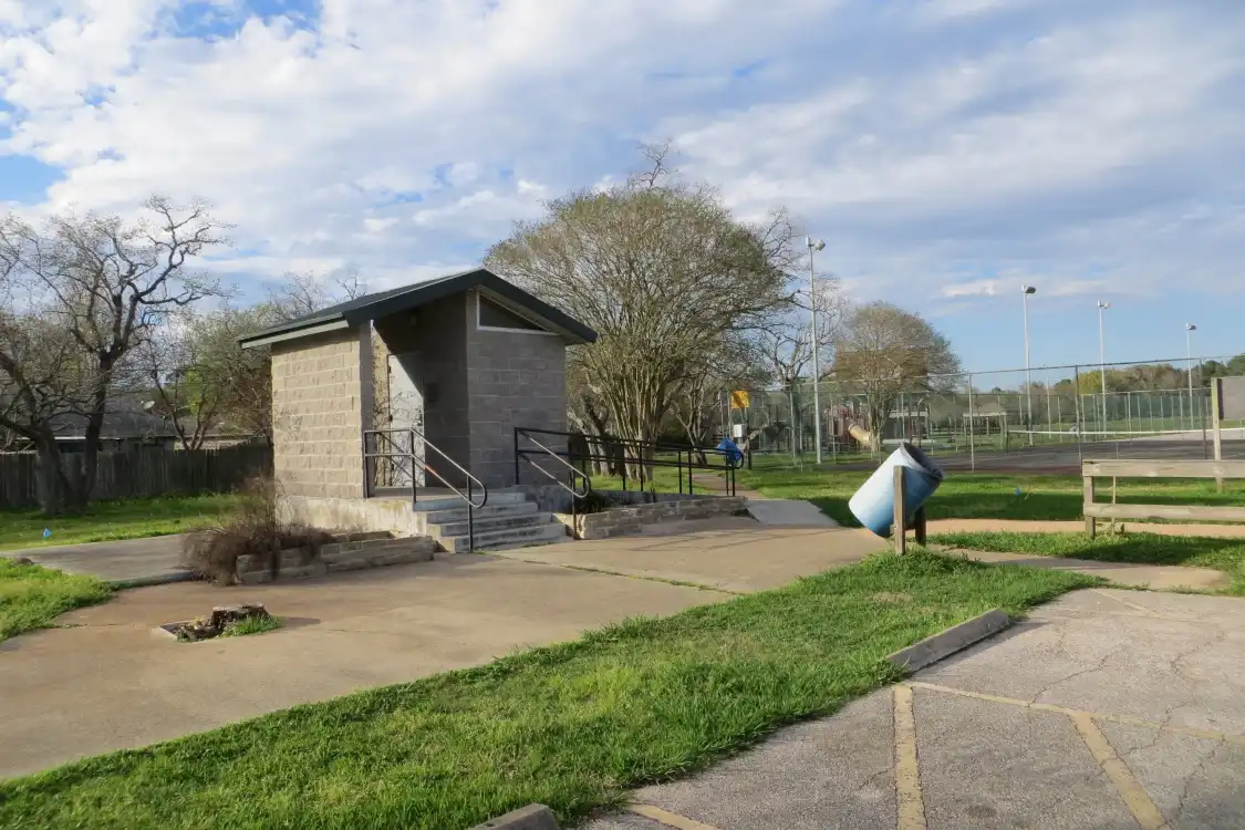 Baybrook Park附近的飯店