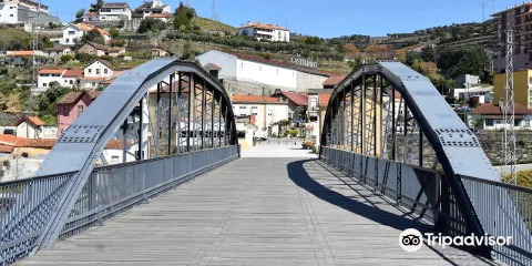 Ponte Pedonal Metalica de Peso da Regua