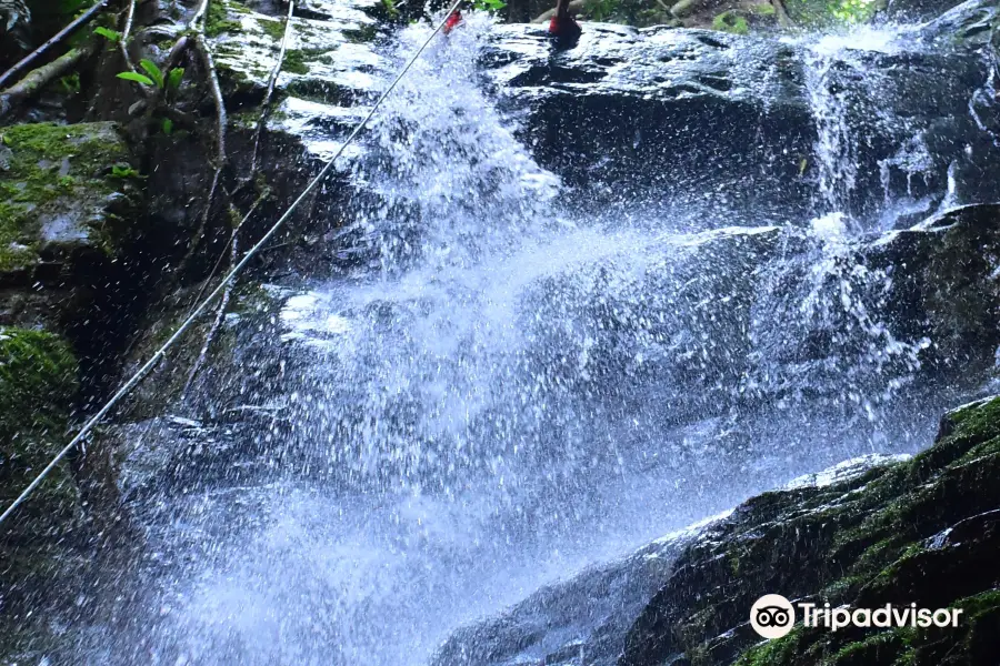 Maquique Adventure Canyoning