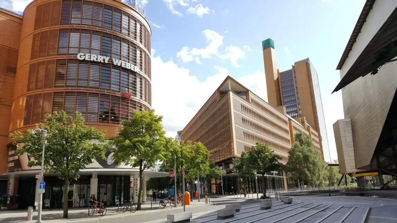 Hotels near Marlene Dietrich Platz
