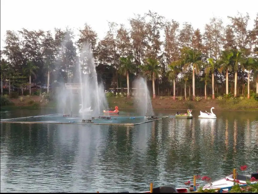 Hotels near Mirasol Lake Garden