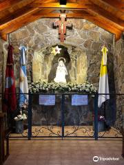 Статуя Девы Марии и Христа Чудотворца