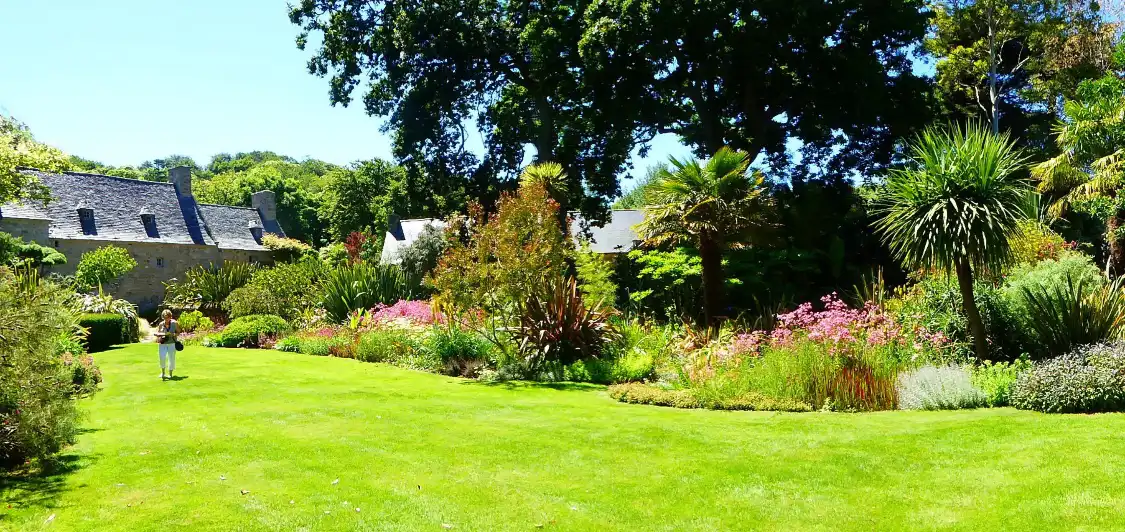 Hotels near Le Jardin du Pellinec