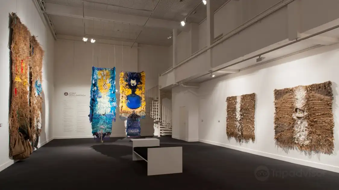Hotel in zona Museum Jean Lurcat and contemporary tapestry