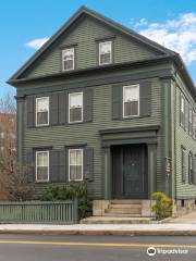 Lizzie Borden House (A Bed and Breakfast & Museum)