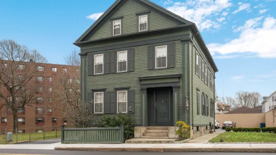 Lizzie Borden House （A Bed and Breakfast & Museum）