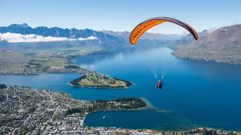 Paragliding Experiences in Queenstown attraction in Otago