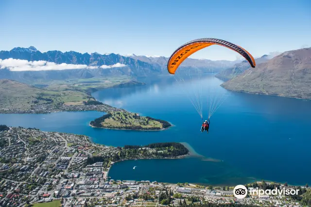 Paragliding in Queenstown