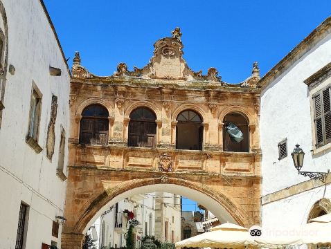 Compare 5 airports near Ostuni