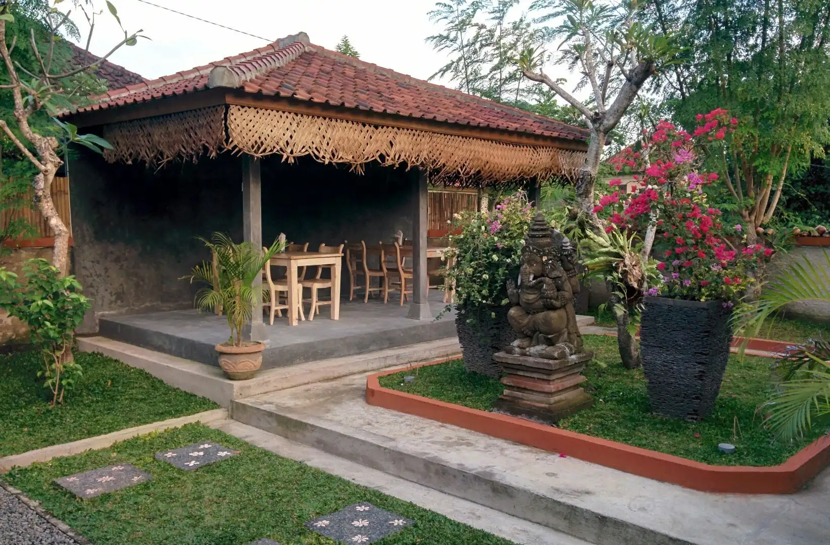 Hotels near Pondok Pekak Library & Learning Centre