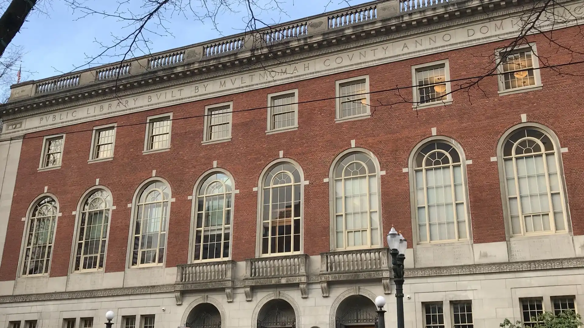 Hotels near Multnomah County Central Library