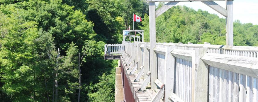 Menesetung Bridge