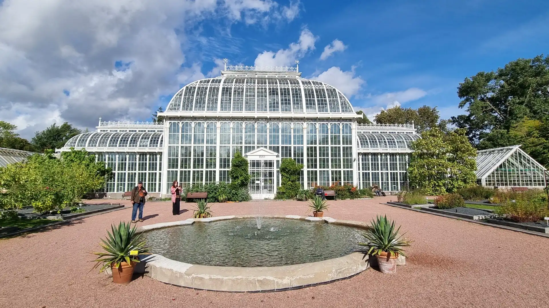 Hotels near Kaisaniemi Botanic Garden