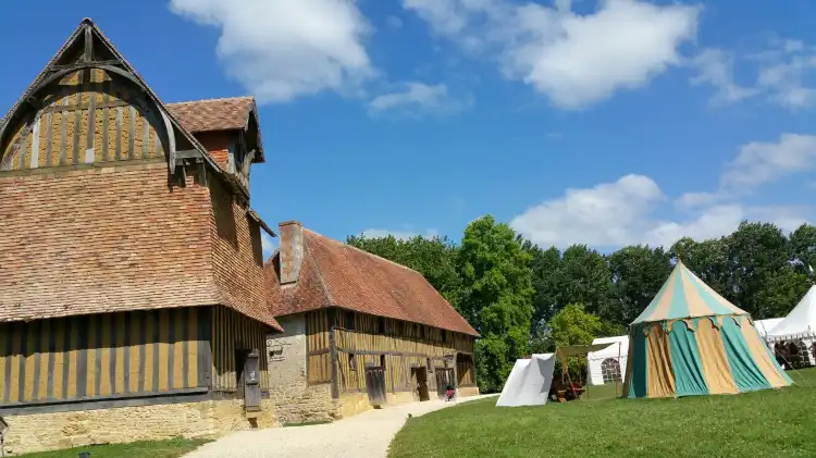 Hotels in Crevecoeur-en-Auge