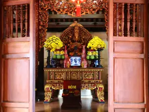 Van Son Pagoda