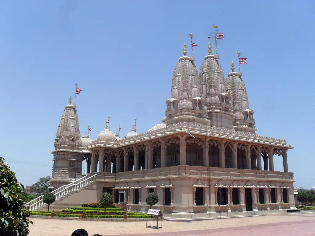 Hotels near BAPS Shri Swaminarayan Mandir, Dhari