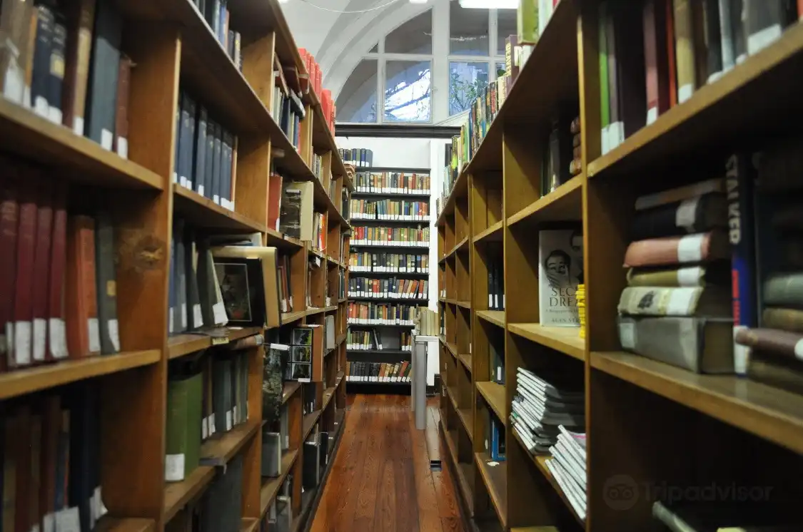 Hotels near English Library
