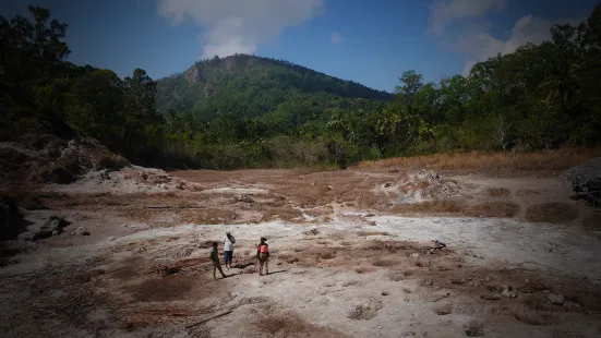 Watuwawer Hot Spring