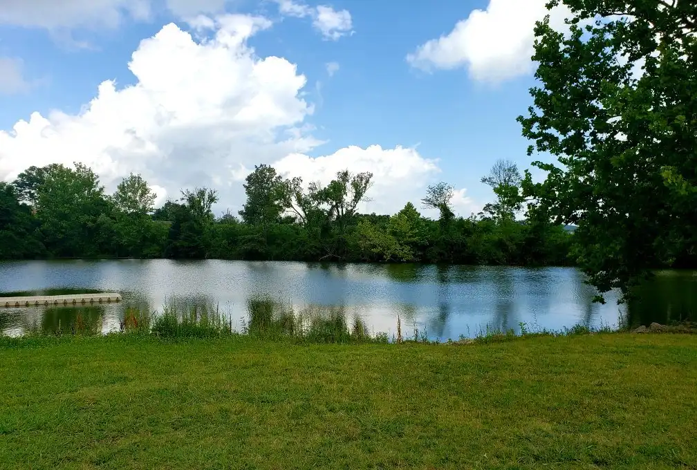 Hotels near Ditto Landing
