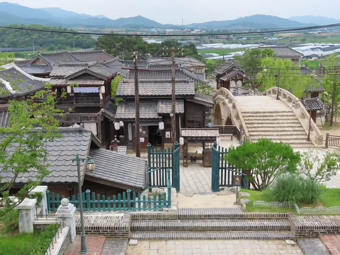 Hotels near Sunshine Land