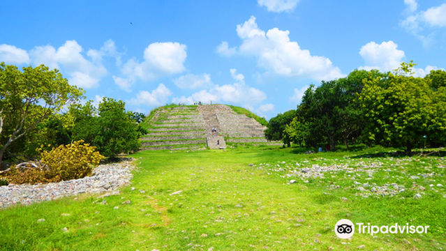 Zona Arqueológica de Izamal