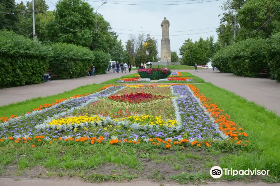 Памятник котам и собакам, пострадавшим от автомобилей