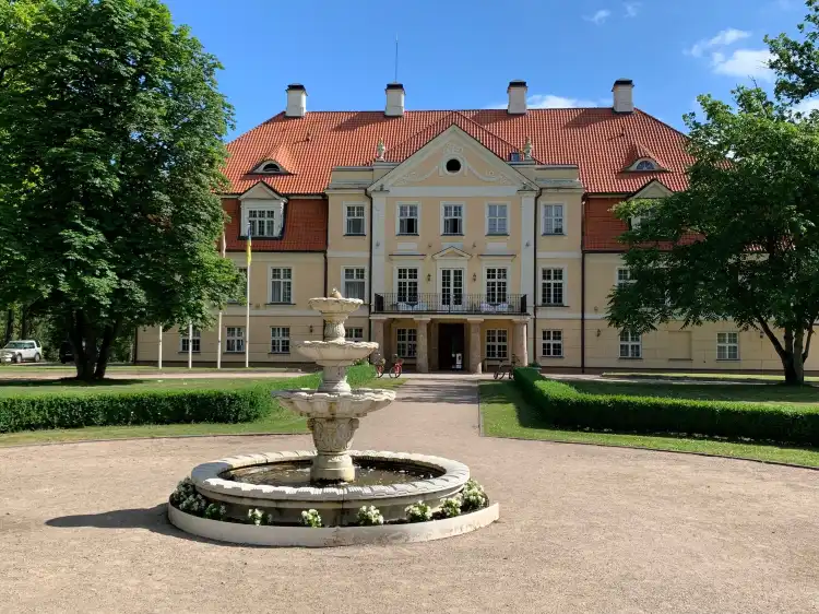 Hotels in Malpils novads