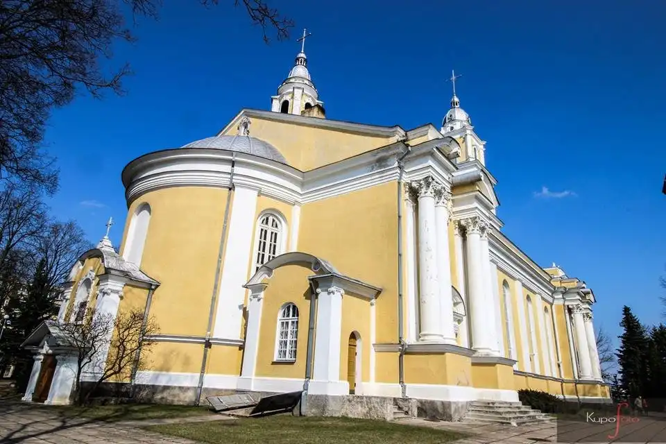 Kristaus Karaliaus katedra- The Cathedral of Christ The King附近的飯店
