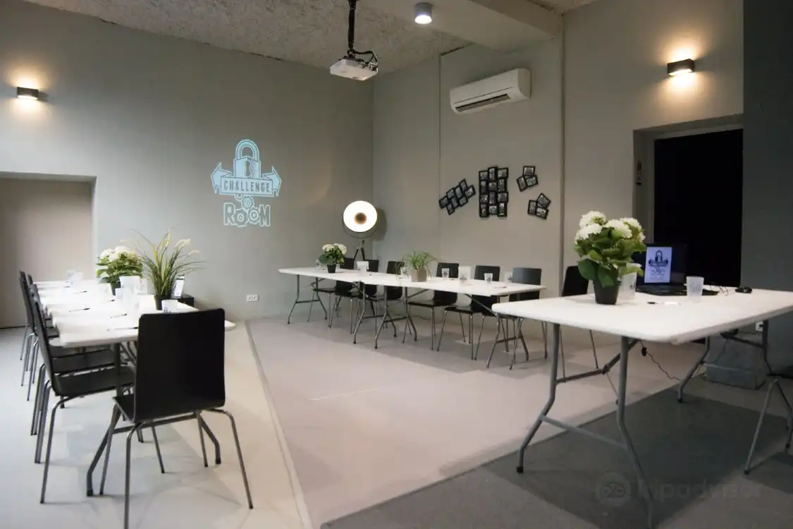 Challenge The Room附近的飯店