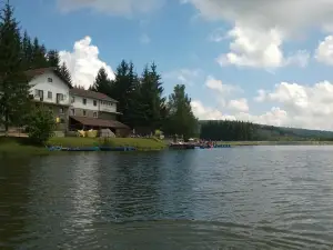 Trei Ape (Three Waters Lake)