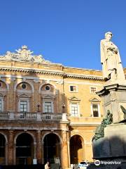 Statua di Giacomo Leopardi