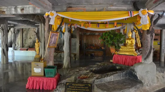 Wat​ Tham Khao​ Wong