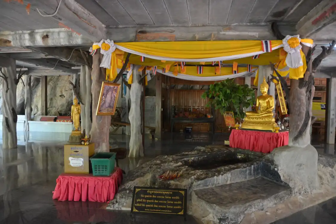Hotels near Wat​ Tham Khao​ Wong
