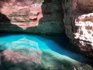 Caverna Aroe-Jari e Gruta da Lagoa Azul
