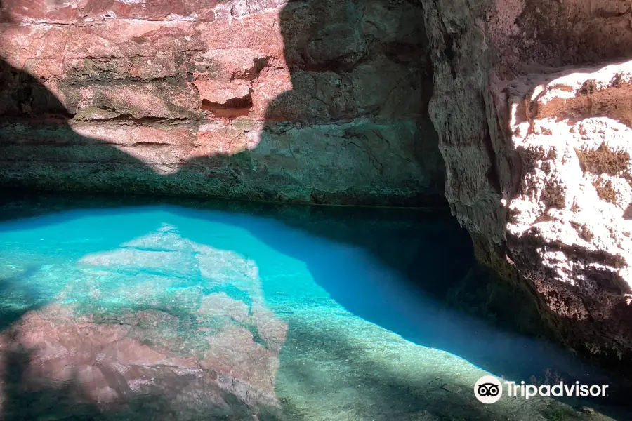 Caverna Aroe-Jari e Gruta da Lagoa Azul