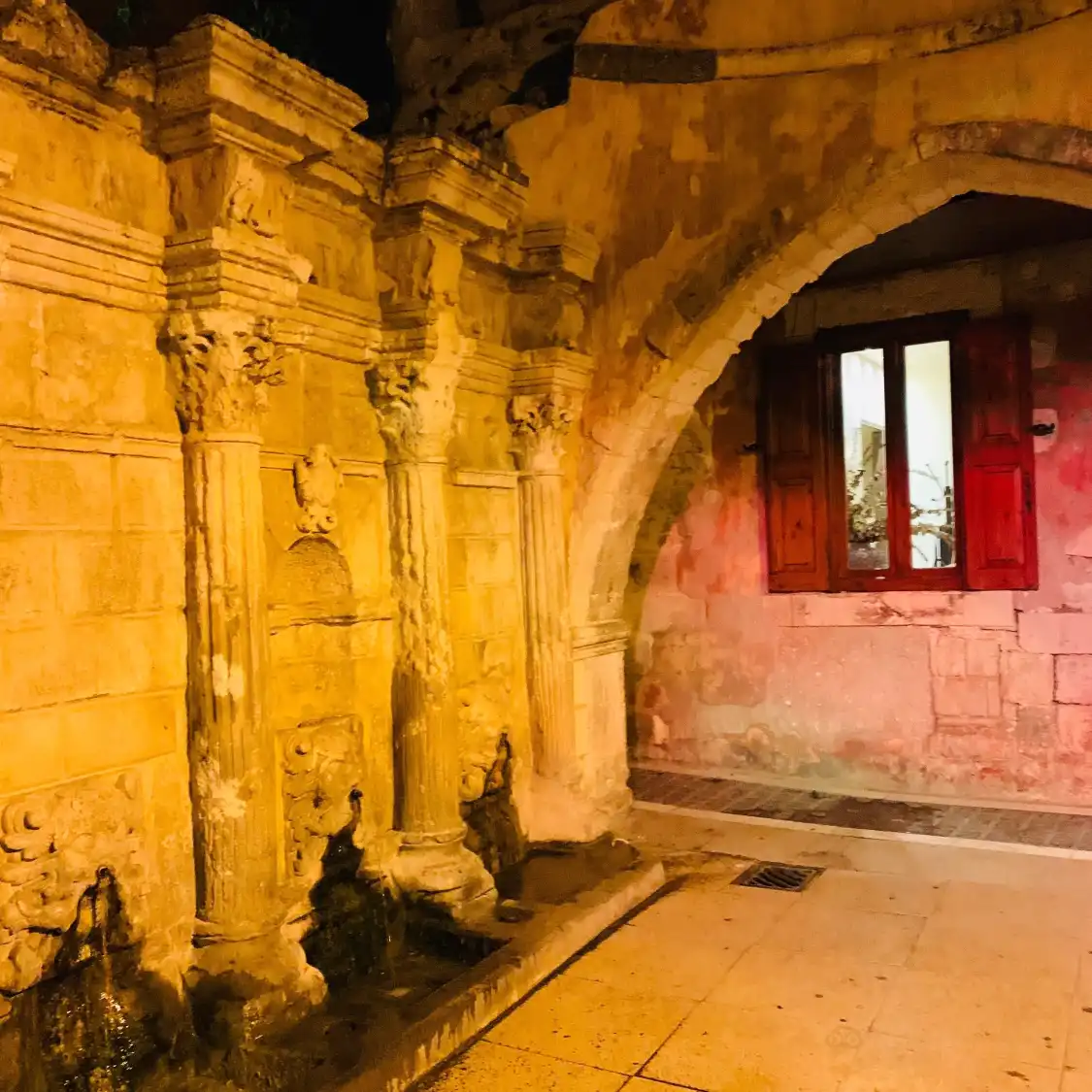 Các khách sạn gần Rimondi Fountain