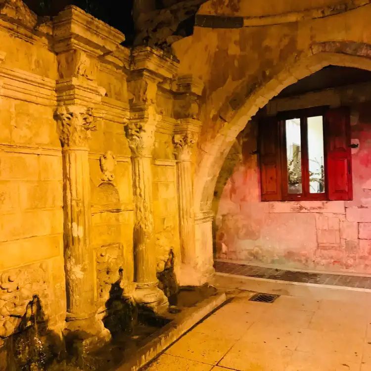 Hotels near Rimondi Fountain